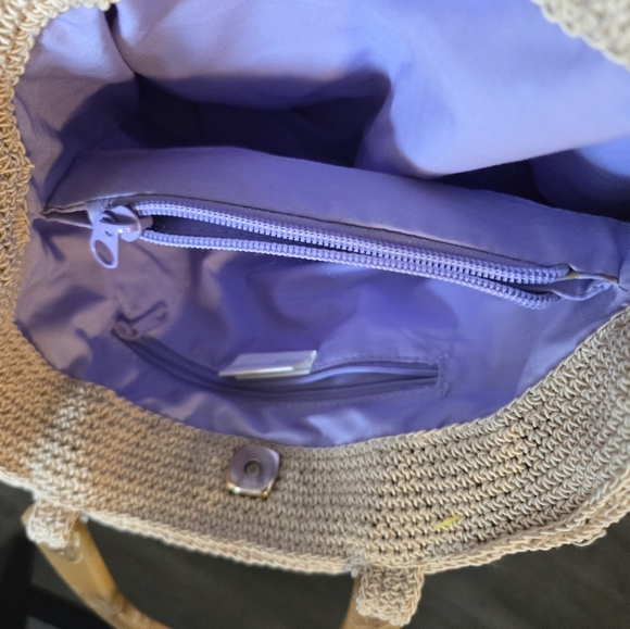 Liz Claiborne Tortoise Handled Knit Handbag - Picture 4 of 5